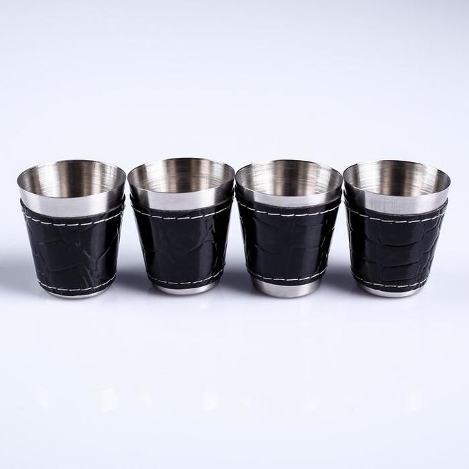 Набор рюмок из экокожи (4 шт*30мл)